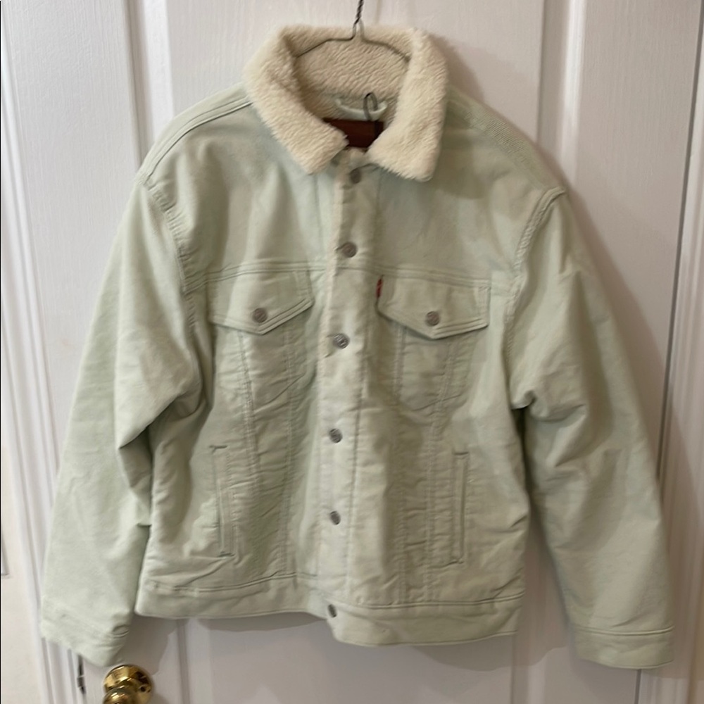 Levi’s Women’s Mint Green Jacket with Sherpa Collar and lining.